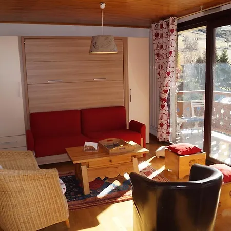 Eperons Apartment *